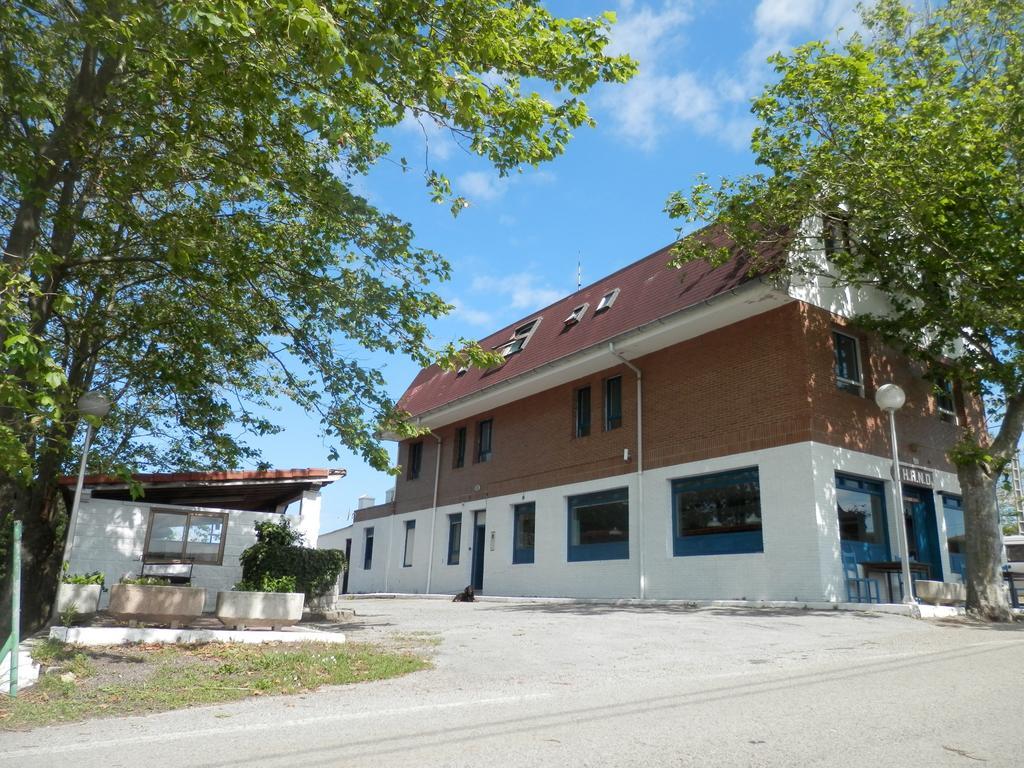 H.A.N.D Surf Hostel Лангре Экстерьер фото
